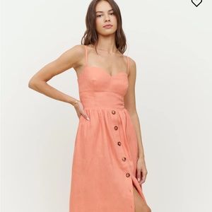 The Reformation Linen Casual dress in Peach Color. Size 4. New! without tags.